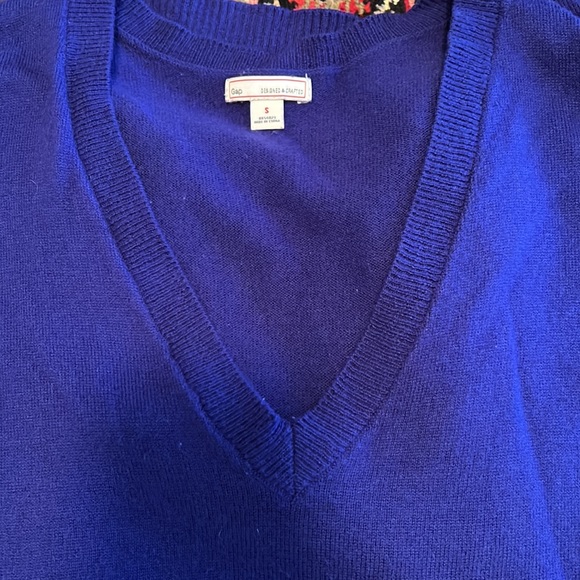 Gap V-neck Blue Sweater - Picture 6 of 7